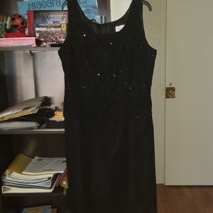 Black dress w black designs